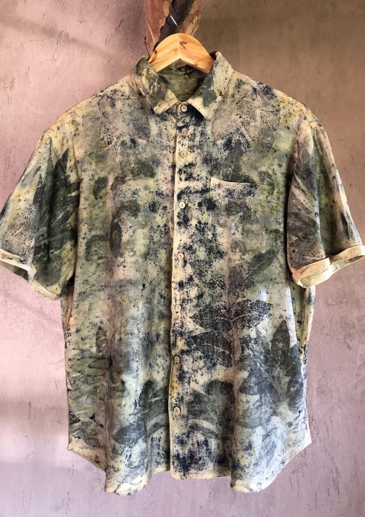 Camisa con estampado ecológico de hojas y hierbas, tinte ecológico, tinte natural, regalo ecológico