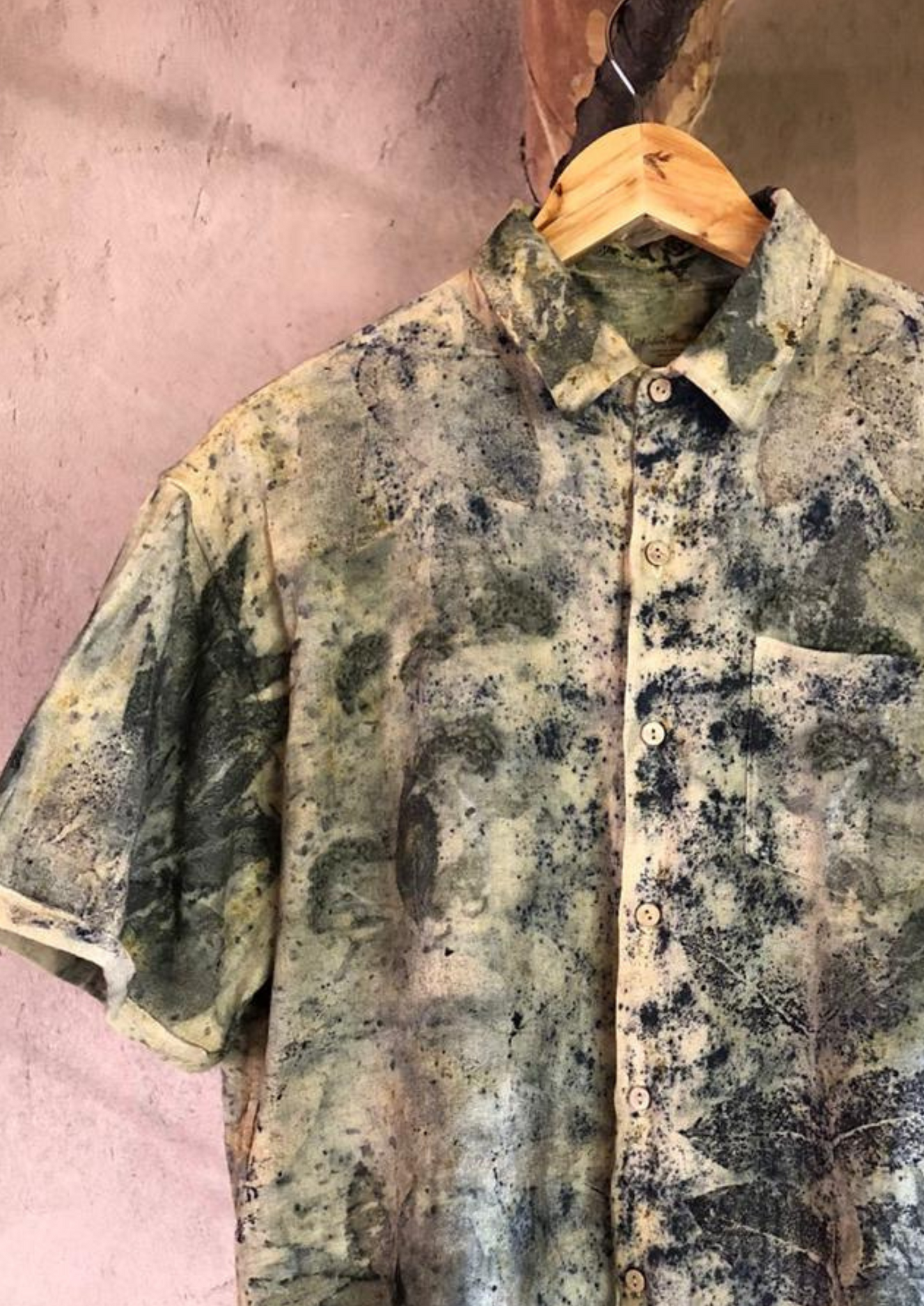 Camisa con estampado ecológico de hojas y hierbas, tinte ecológico, tinte natural, regalo ecológico